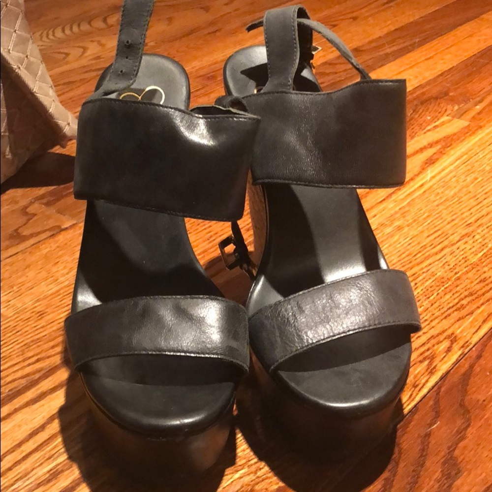 Jessica Simpson black wedges